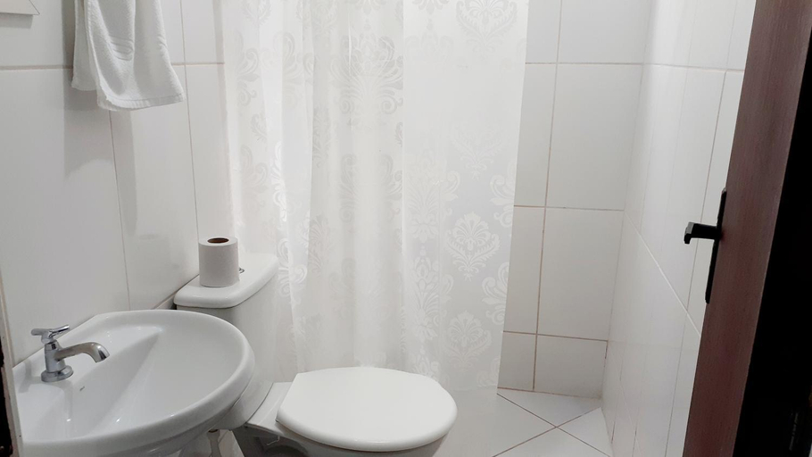 Bathroom 3, Hotel Bella Julia, Joinvile
