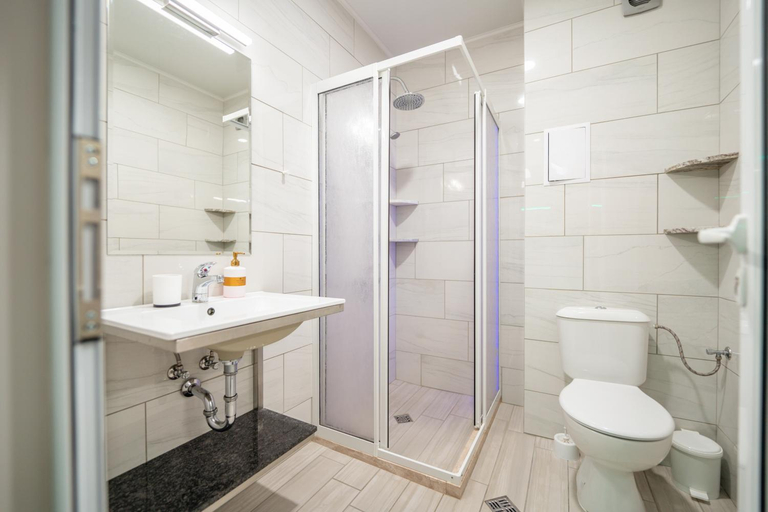 Bathroom 2, WOW studios for rent - bul Montevideo 25A - B, Stolichna
