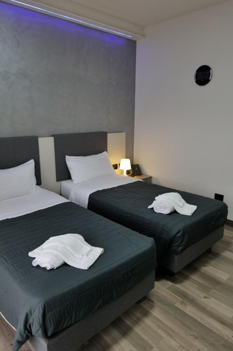 Others 3, Albergo 3 Torri, Caserta