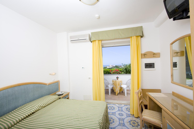 Bedroom 3, Hotel Tramonto d'oro Terme Casthotels, Napoli