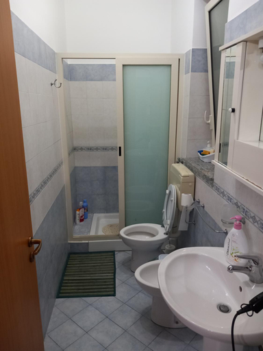 Bathroom, The little house on the sea, Messina