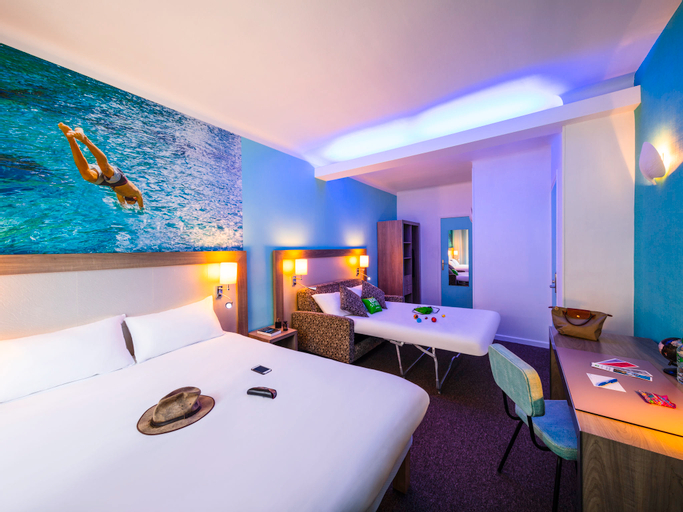 ibis Styles Calais Centre - Tap to explore photos