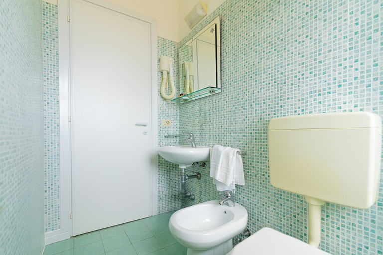 Bathroom 5, The Match Hotel, Ravenna