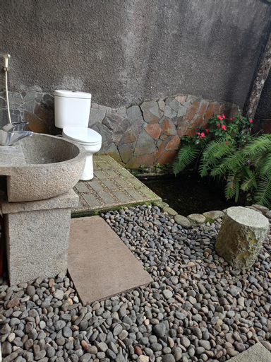 Bathroom 10