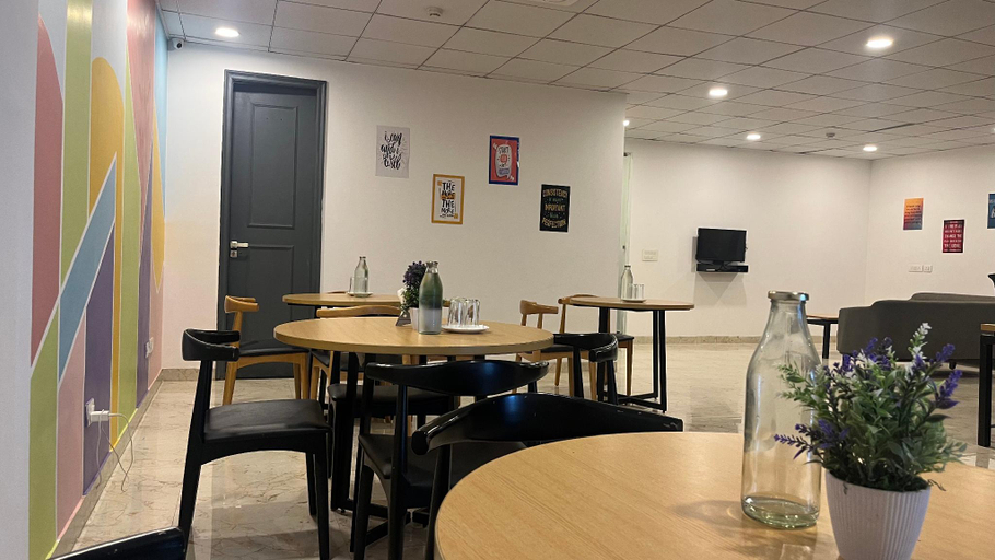 Food & Drinks 4, Saltstayz Express - Golf Course Road & DLF Phase-1, Gurgaon