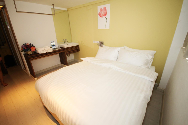 Bedroom 12