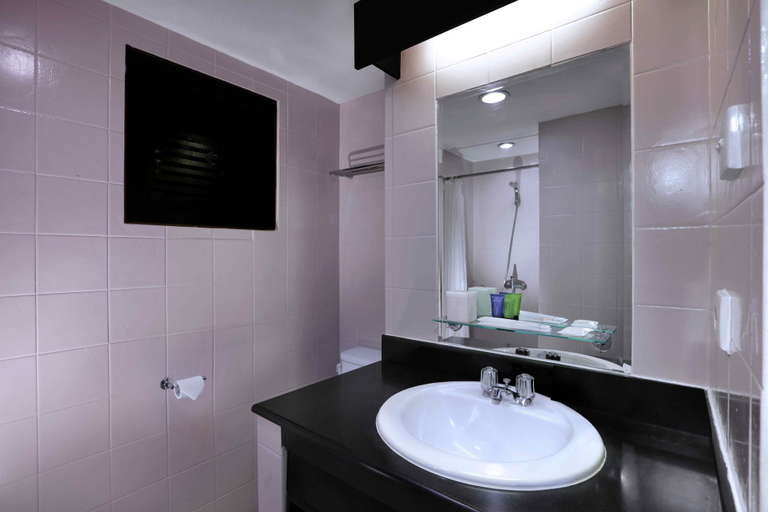 Bathroom 2, Horison Ultima Suite and Residence Rasuna, Jakarta Selatan