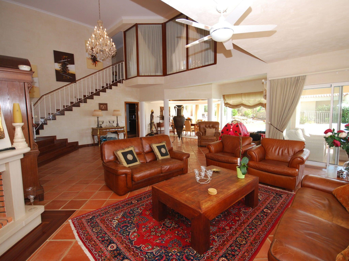 Others 4, Lavish Villa with Private Swimming Pool, Albufeira
