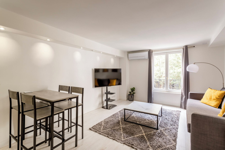 Others 4, Design 1 BDR with AC, Paris
