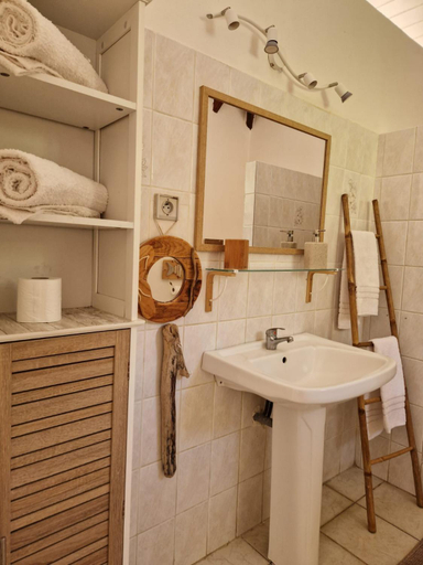 Bathroom 4, gites THO KOBA, Saint-Claude