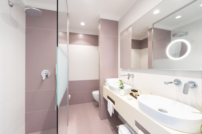 Bathroom 4, Reginna Palace Hotel, Salerno