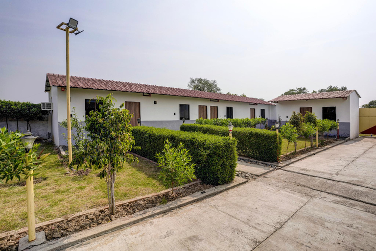 5, Neelkanth Hotel And Restaurant, Vadodara