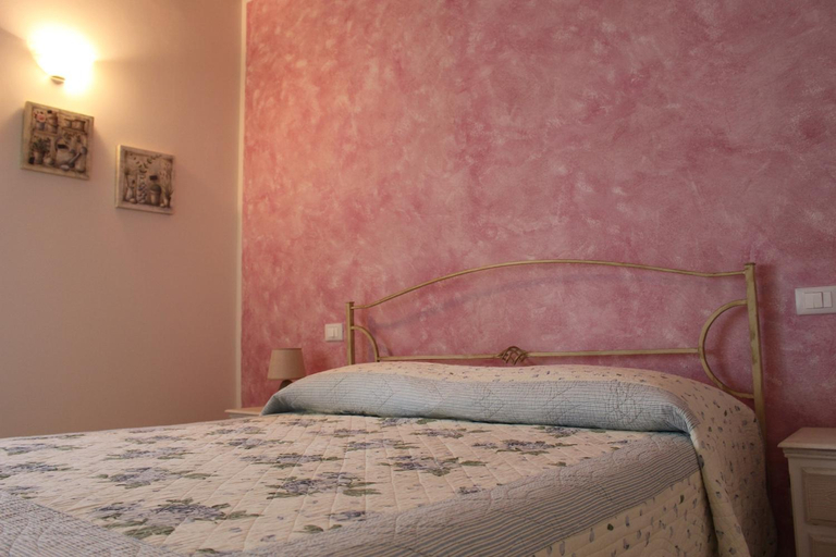 Others 5, B&B Acero Rosso, Verona