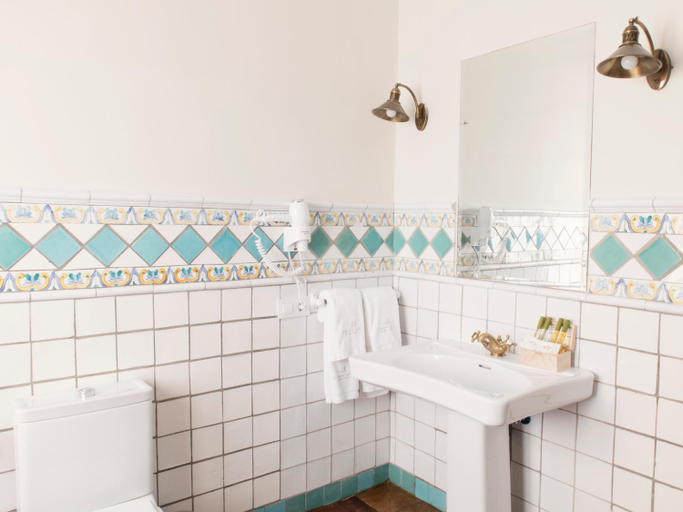 Bathroom 3, La Casa del Aceite, Córdoba