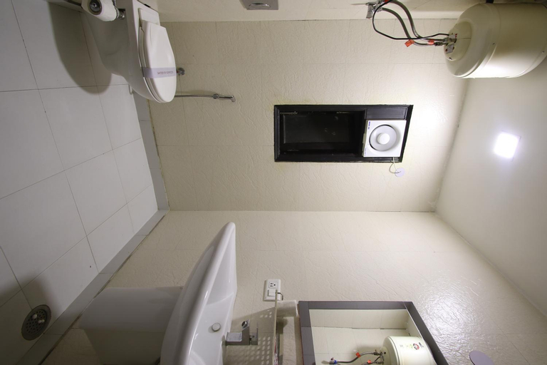 Bathroom 13