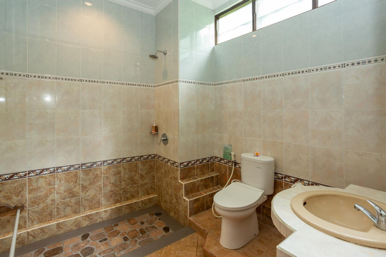 Bathroom 11
