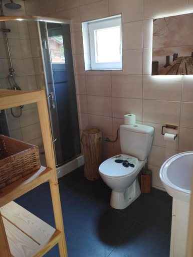 Bathroom 3, Osada nad zurawim stawem, Tuchola