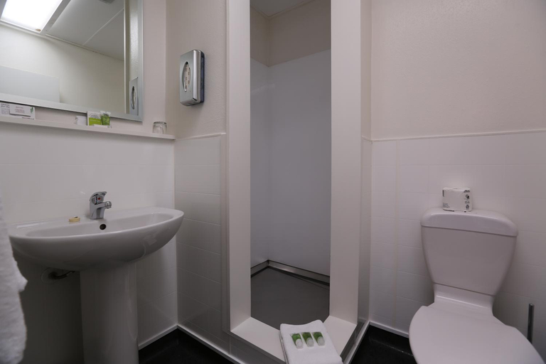 Bathroom 4, Heartland Hotel Haast, Westland