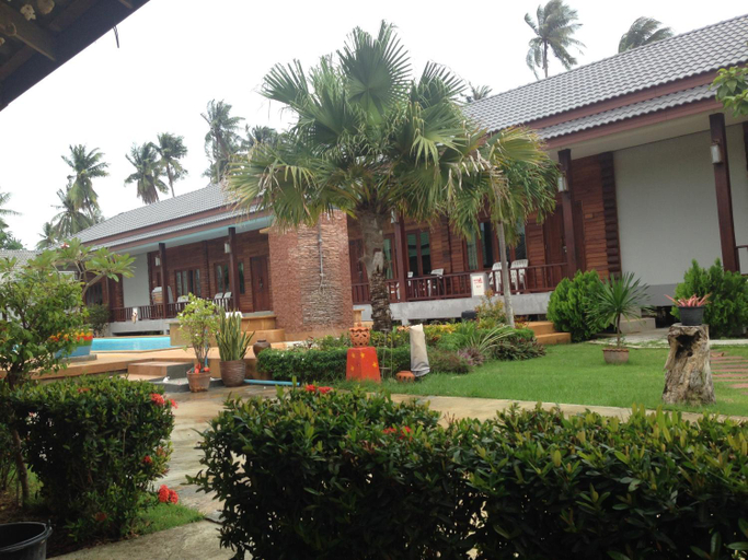 Exterior 4
