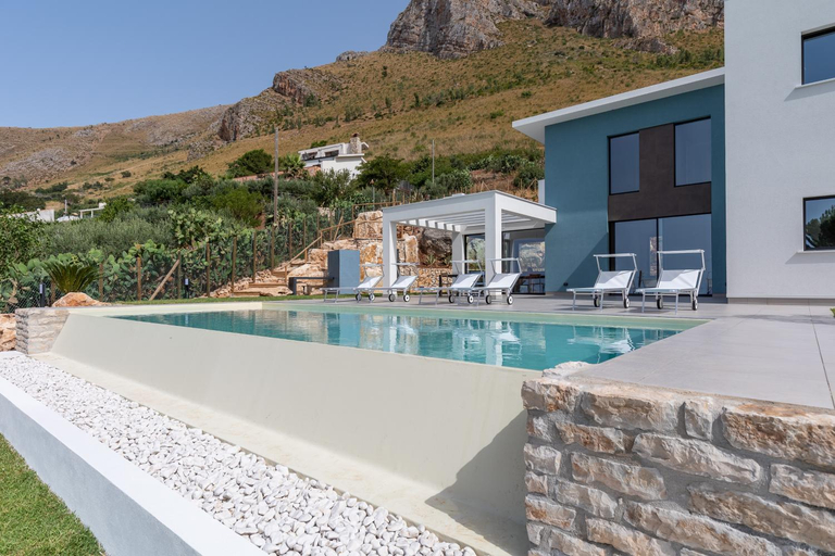 Others 3, Villa vista mare con piscina a sfioro a Scopello, Trapani