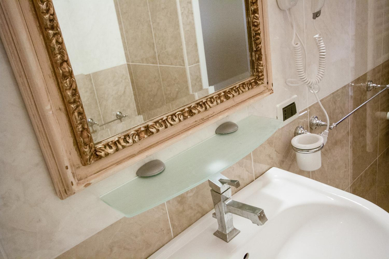 Bathroom 3, Villa Borri, Pisa