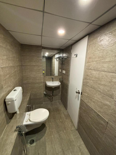 Bathroom 4, Weekend Address By Honest Homes , Surat