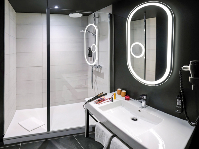 Bathroom 4, ibis Pontarlier, Doubs