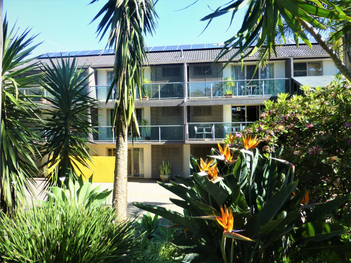 Exterior 4