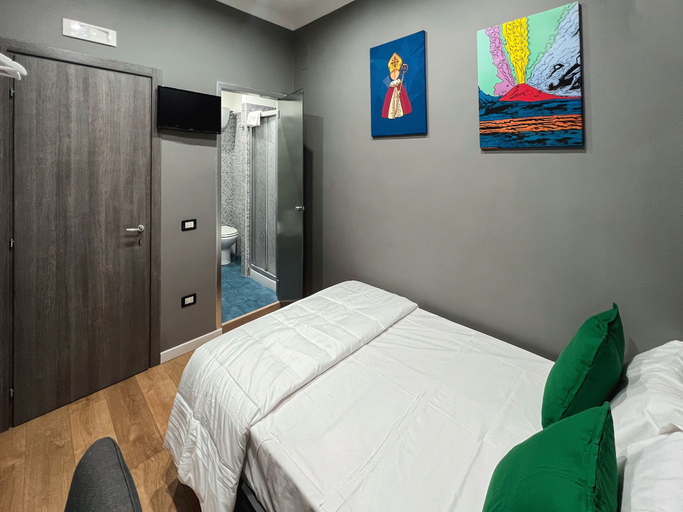 Bedroom 3, Tiè tiè, Napoli