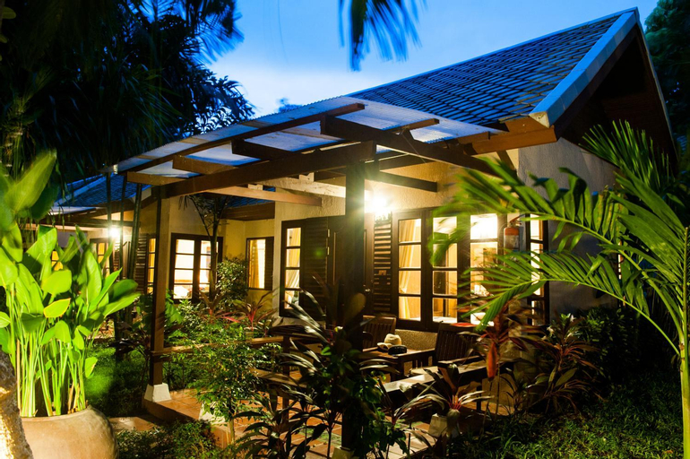 Exterior 4