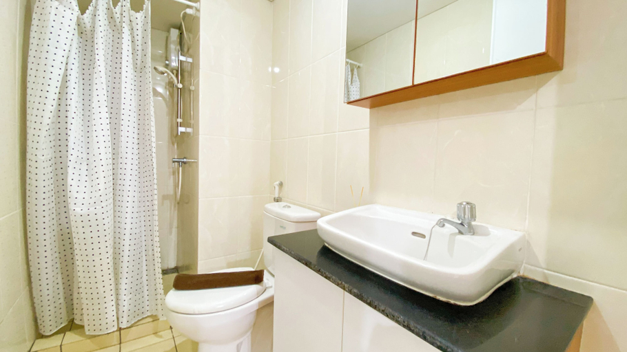 Bathroom 4, Scenic 2Br Apartment At M-Town Residence, Tangerang