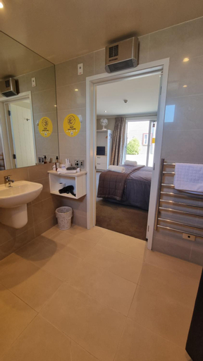 Bathroom 14