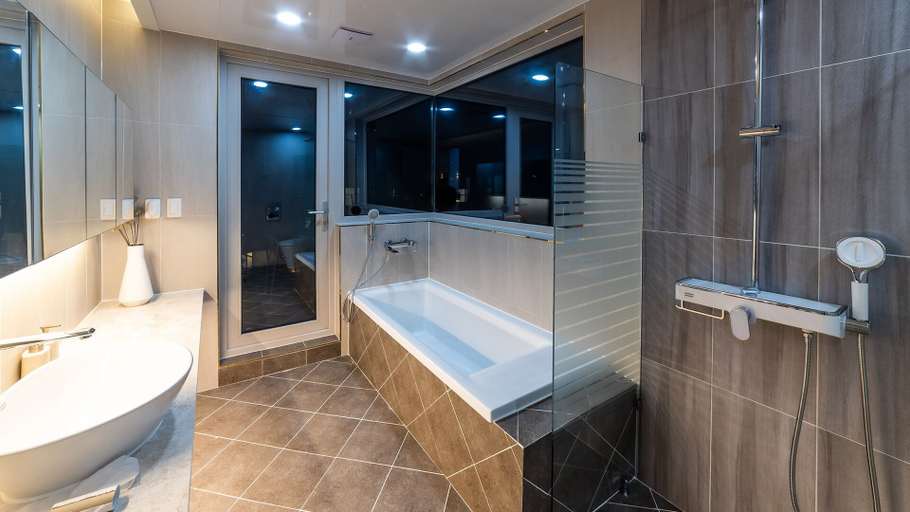 Bathroom 4, Hermen House in Jeju, Seogwipo