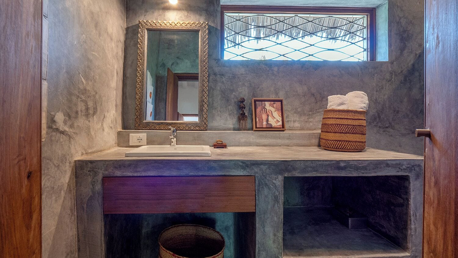 Bathroom 3, Bila Residence Suites, Kusini
