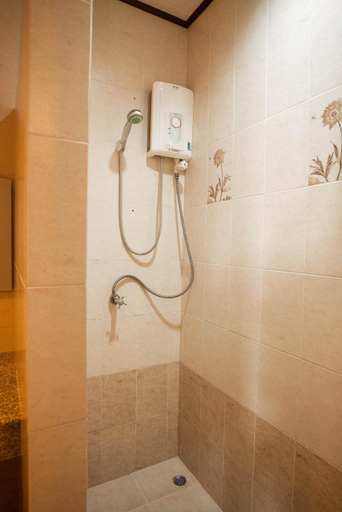 Bathroom 10