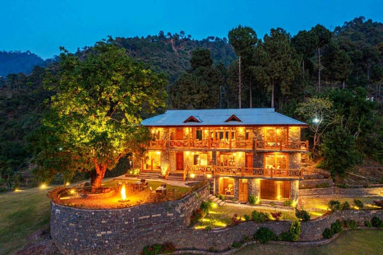 Exterior & Views