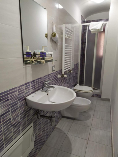 Bathroom 2, B&B A Casa Di GioSi, Catania