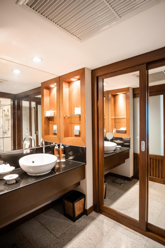 Bathroom 8