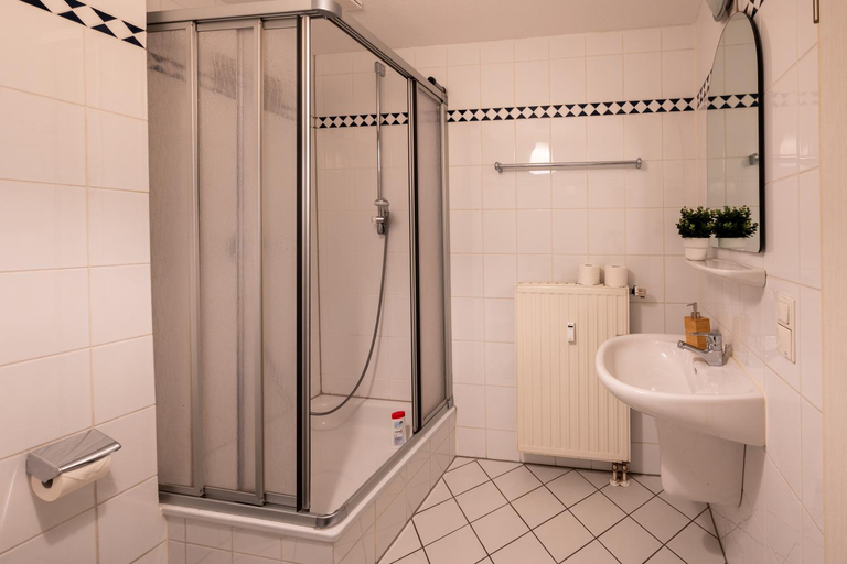Bathroom 3, FullHouse - Halle - T28 Apartments, Halle (Saale)