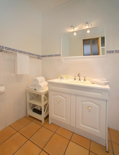 Bathroom 10