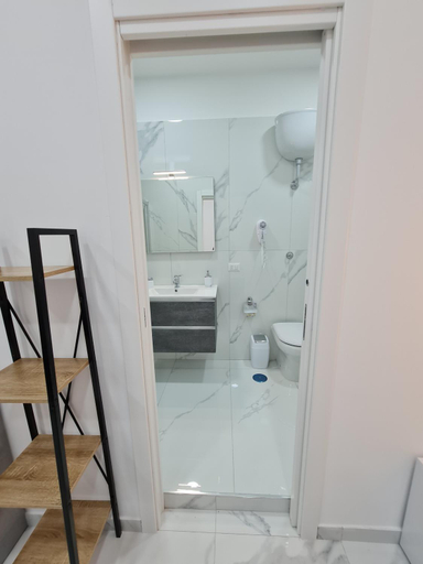 Bathroom 3, Lumacors House, Napoli