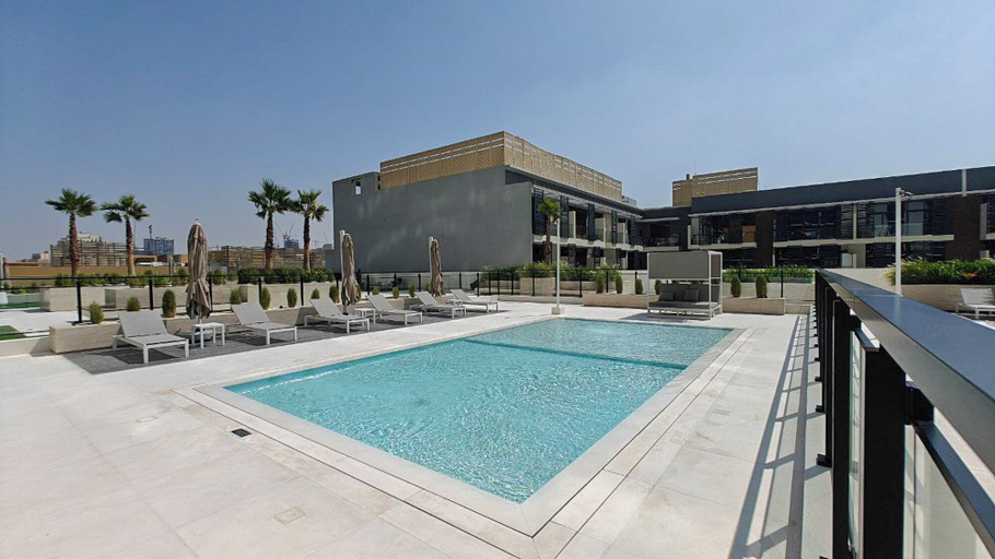 Sport & Beauty 5, Vogue 7 mins Sky Dubai 3 mins Cirle Mall, Dubai