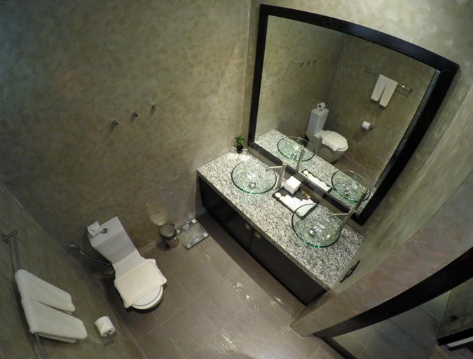Bathroom 4, Peninsula Beach Resort, Koh Chang