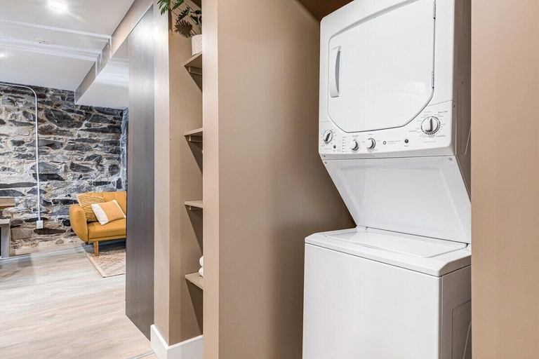 Bathroom, Beautiful Vieux Quebec 2 Bed Apt, Communauté-Urbaine-de-Québec