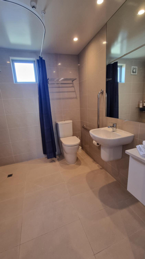 Bathroom 4
