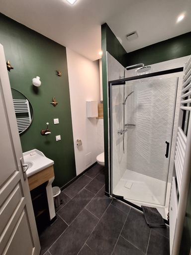 Bathroom 3, Manoir du Bellay, Maine-et-Loire