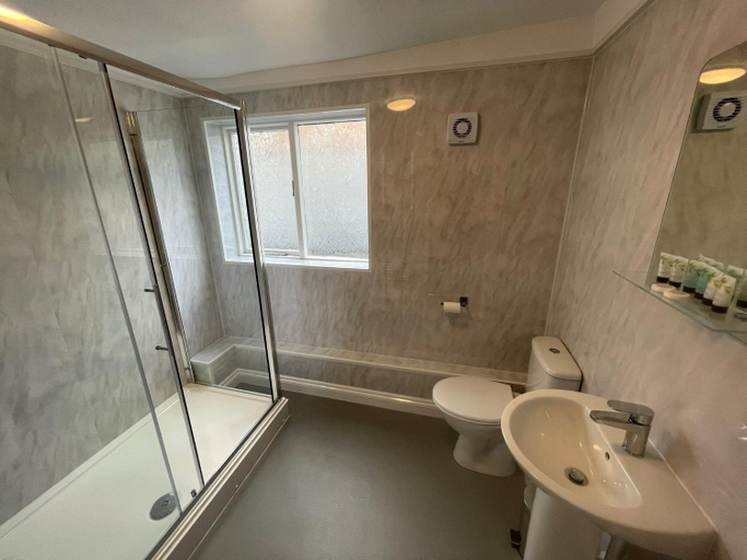 Bathroom 4, The Royal Oak, Worcestershire