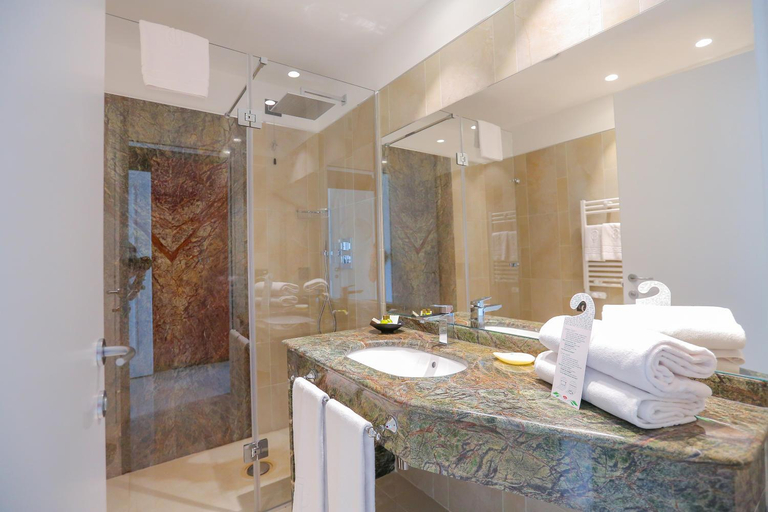 Bathroom 5, Victoria Palace Cefalu, Palermo