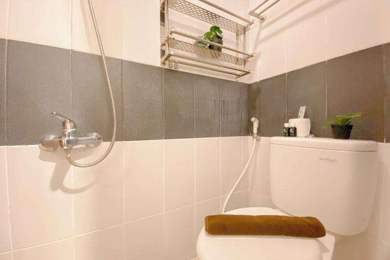 Bathroom 3, Minimalist And Comfy Studio Apartment At Cinere Bellevue Suites, Depok