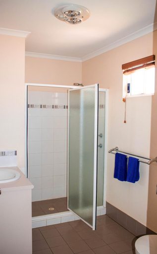 Bedroom 3, Outback Oasis Caravan Park, Carnarvon